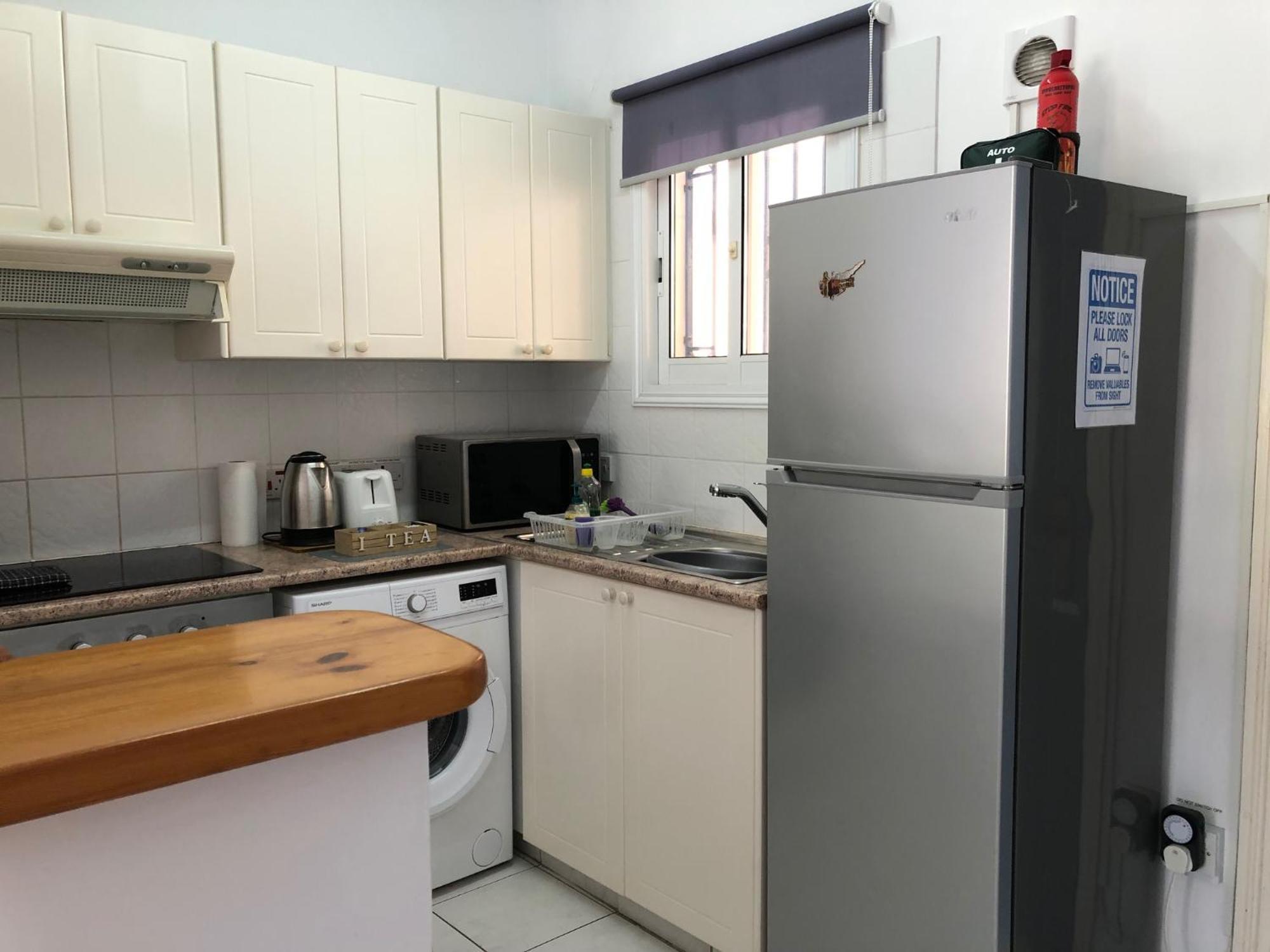 Stylish 1 Bedroom Apartment In Limnaria Gardens Пафос Екстер'єр фото
