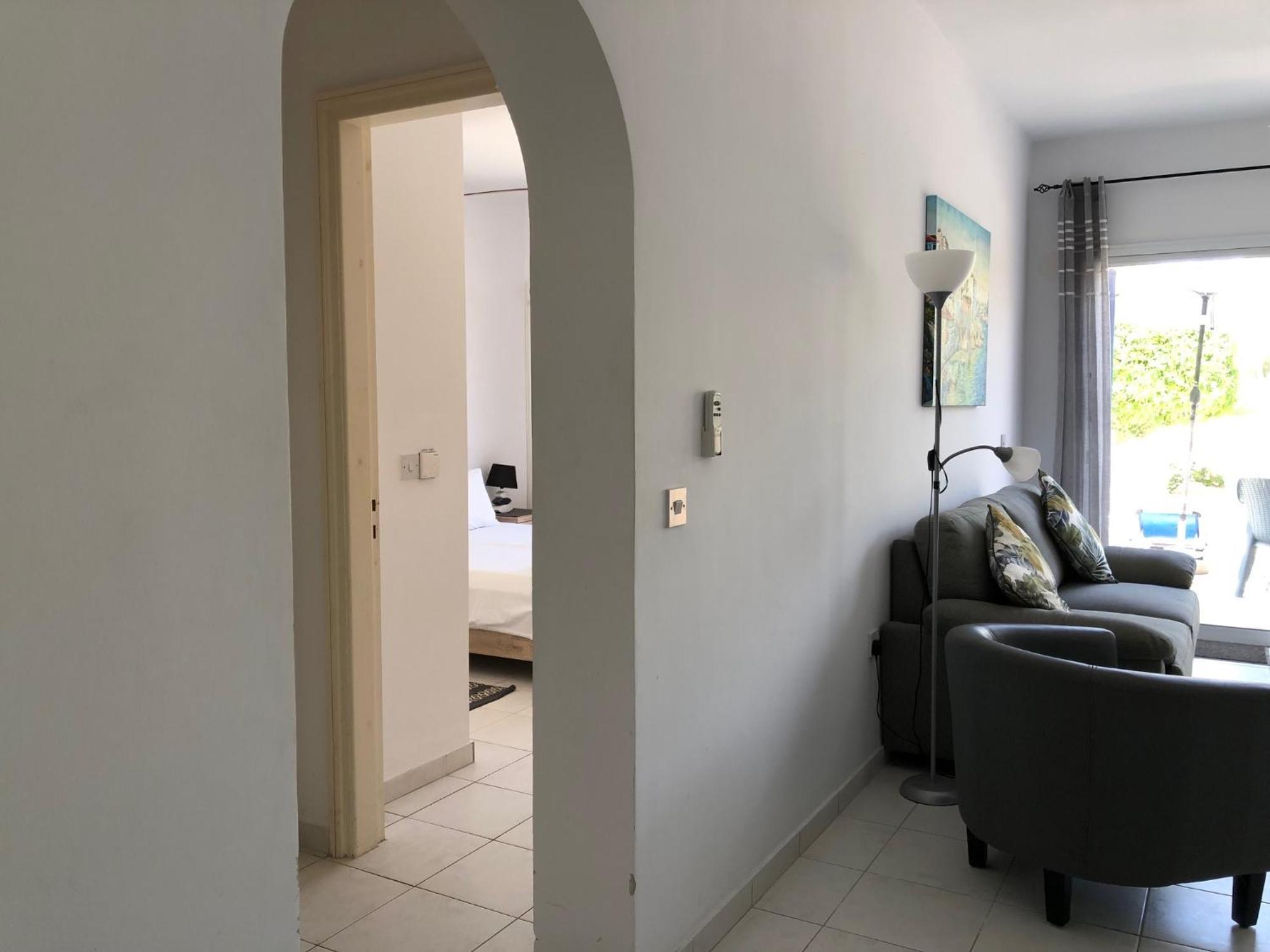 Stylish 1 Bedroom Apartment In Limnaria Gardens Пафос Екстер'єр фото